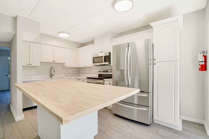 More Photos Of 2649 Lake Dr, Riviera Beach Apartments For Sale