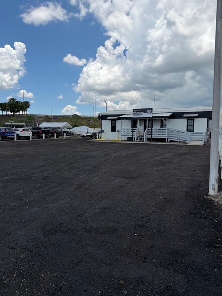 More Photos Of 1505 W Landstreet Rd, Orlando Auto Dealership For Lease