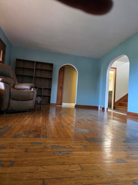 More Photos Of 368 Pittsburgh Rd, Butler Flex For Sale