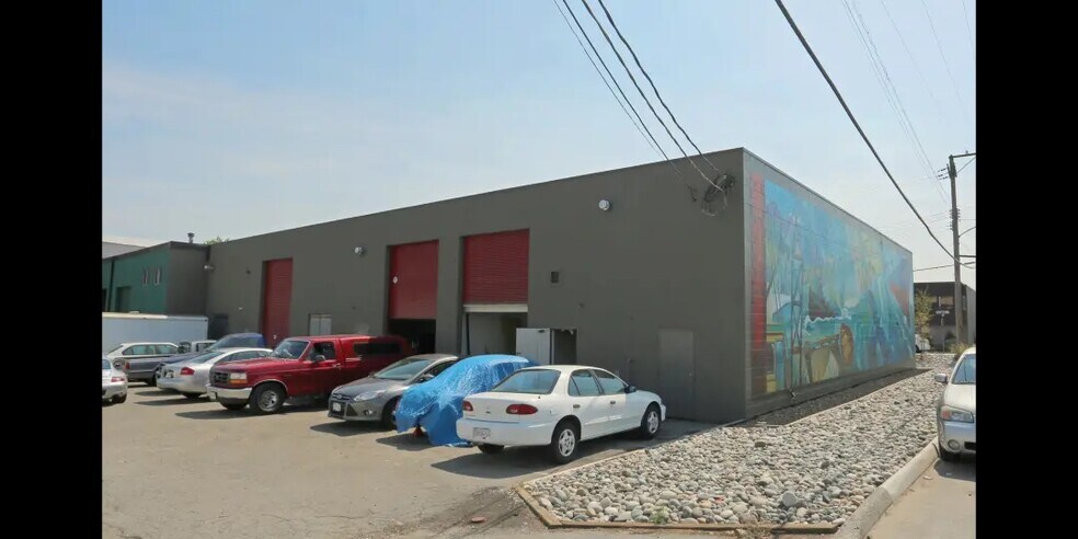 More Photos Of 1516-1520 Columbia St, North Vancouver District Warehouse For Lease