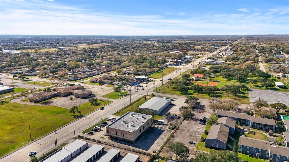 More Photos Of 2000 25th Ave N, Texas City Office For Lease