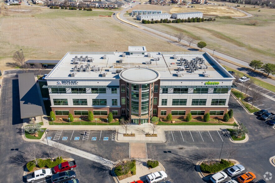 More Photos Of 11600 Broadway Extension, Oklahoma City Office For Lease