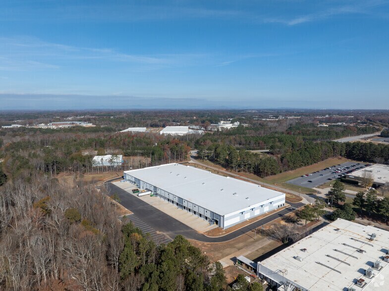 More Photos Of 4326 Avery Dr, Flowery Branch Distribution For Lease