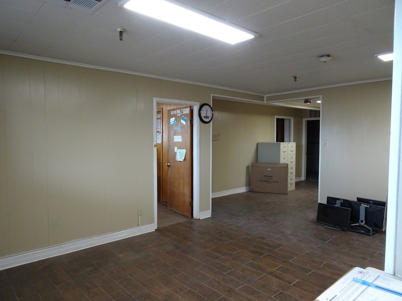 More Photos Of 1409 E Highway 350, Big Spring Industrial For Sale