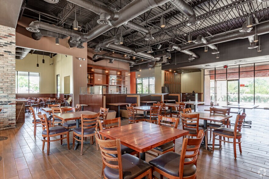 More Photos Of 17660 Henderson Pass, San Antonio Restaurant For Sale