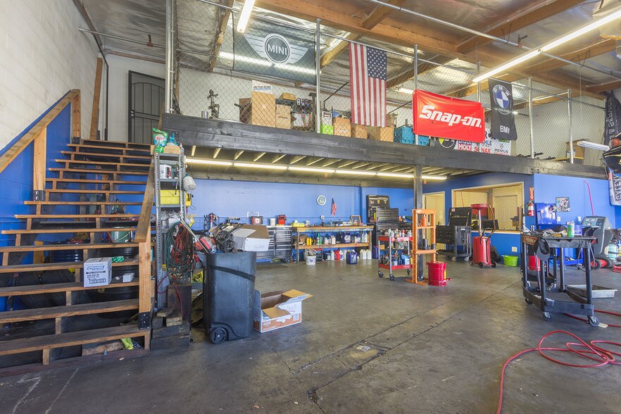 More Photos Of 26524 Ruether Ave, Santa Clarita Warehouse For Lease