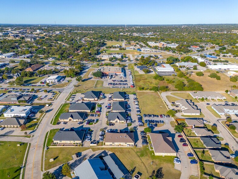 More Photos Of 949 Hilltop Dr, Weatherford Office For Lease