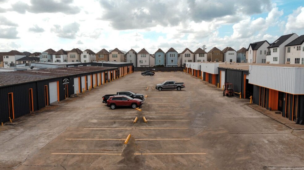 More Photos Of 1201 Upland Dr, Houston Warehouse For Lease