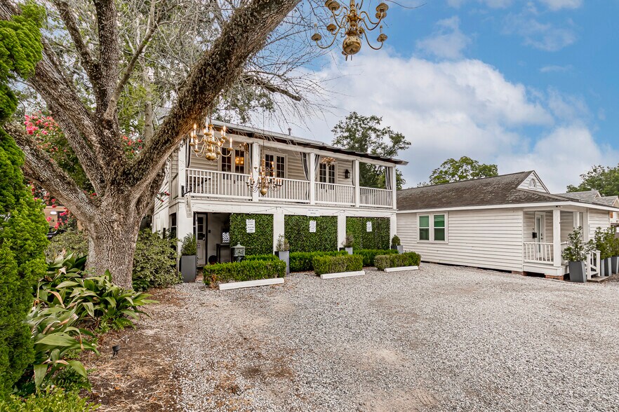 More Photos Of 545-555 S Foster Dr, Baton Rouge General Retail For Sale