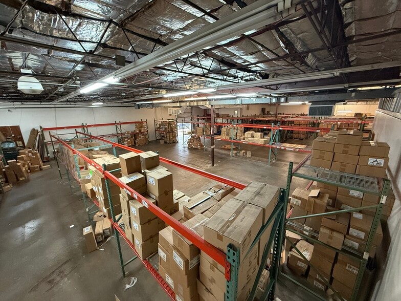 More Photos Of 10730 Kinghurst Dr, Houston Warehouse For Lease
