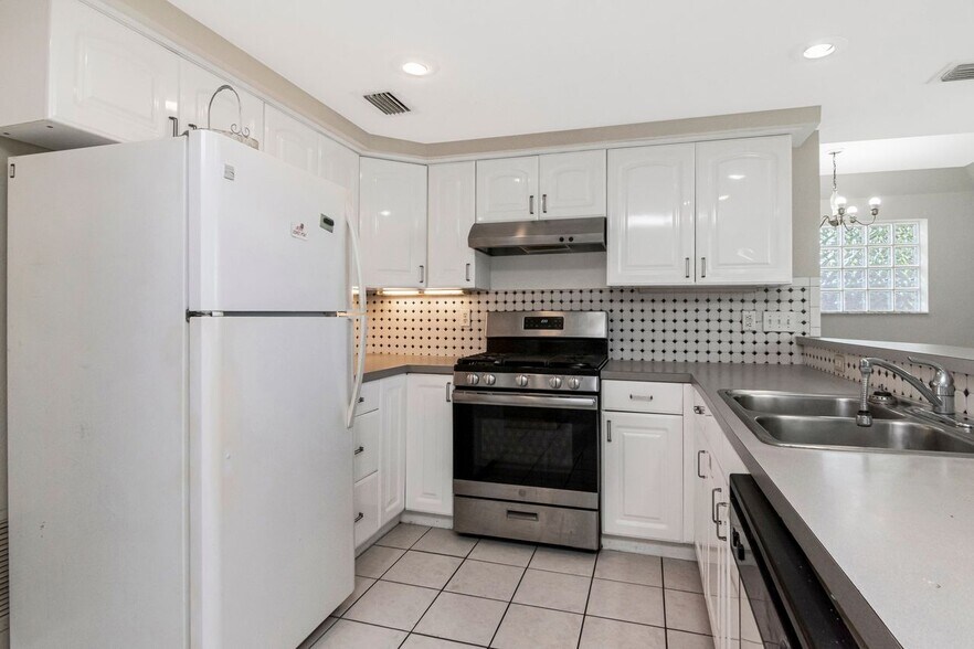 More Photos Of 10532 67th Ave, Seminole Specialty For Sale