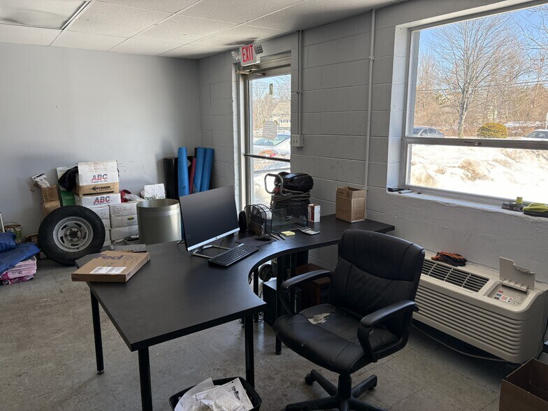 More Photos Of 1000 E Industrial Park Dr, Manchester Service For Lease