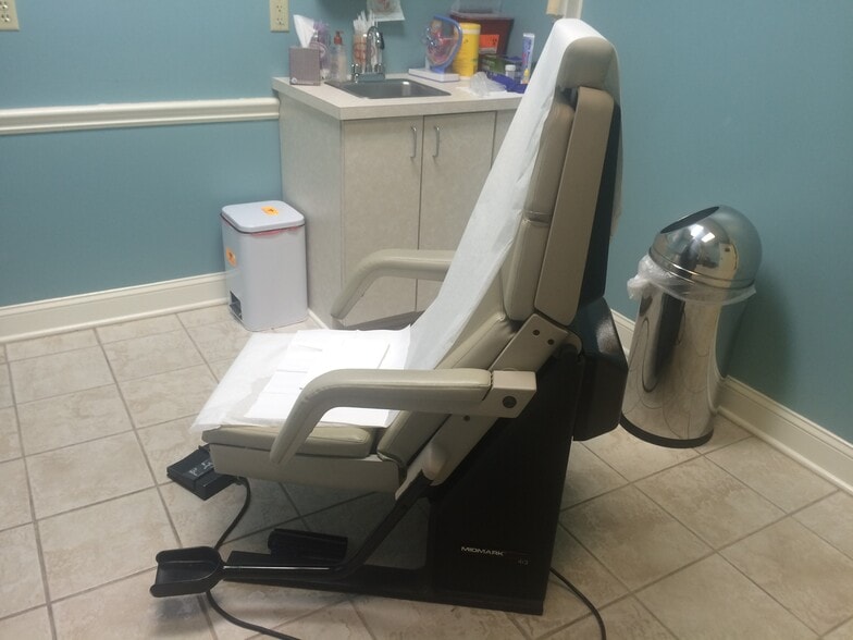 More Photos Of 2013 Highland Ave, Knoxville Medical For Lease