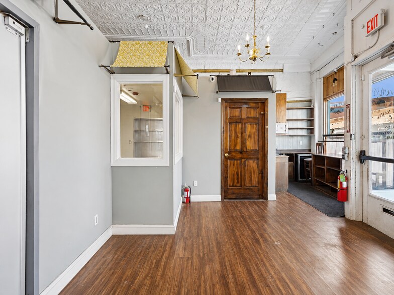 More Photos Of 228 Merrick Rd, Rockville Centre Storefront Retail Residential For Lease
