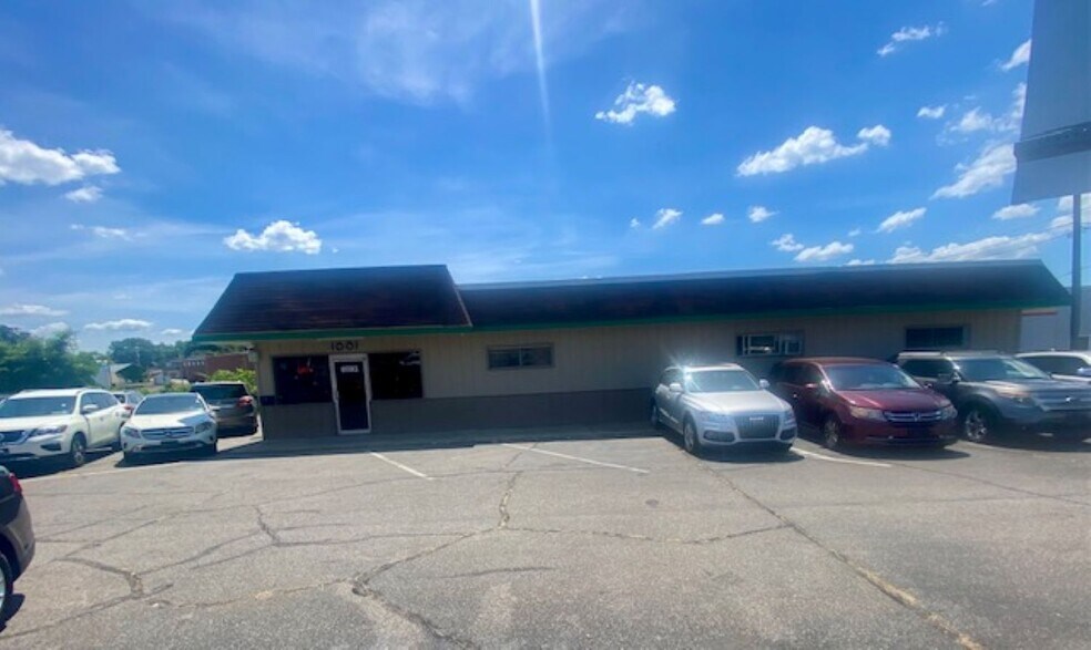 Primary Photo Of 1001 Memorial Blvd, Martinsville Freestanding For Sale