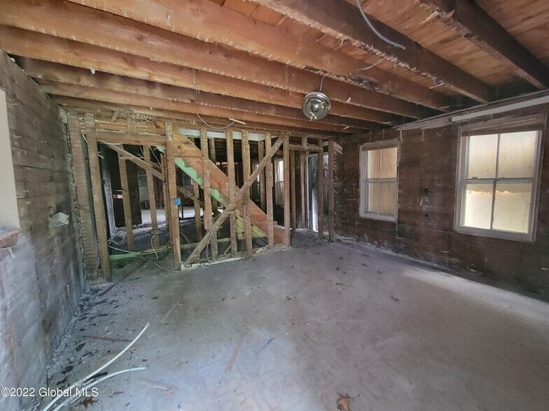 More Photos Of 9071 US Route 9W, Athens Hotel For Sale