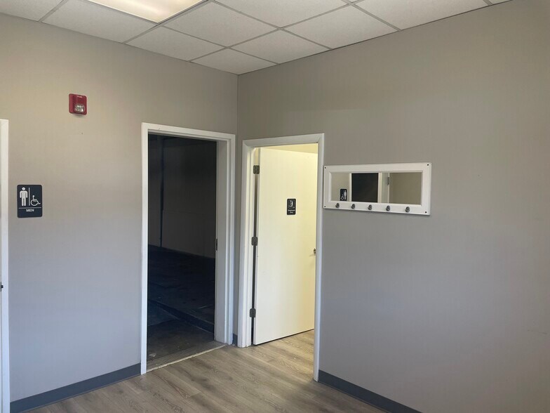 More Photos Of 4912 Alpinis Dr, Raleigh Flex For Lease