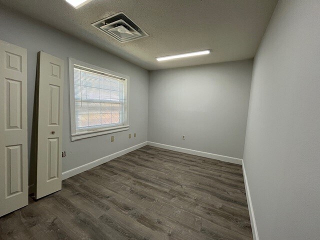 More Photos Of 13910 Fivay Rd, Hudson Medical For Lease