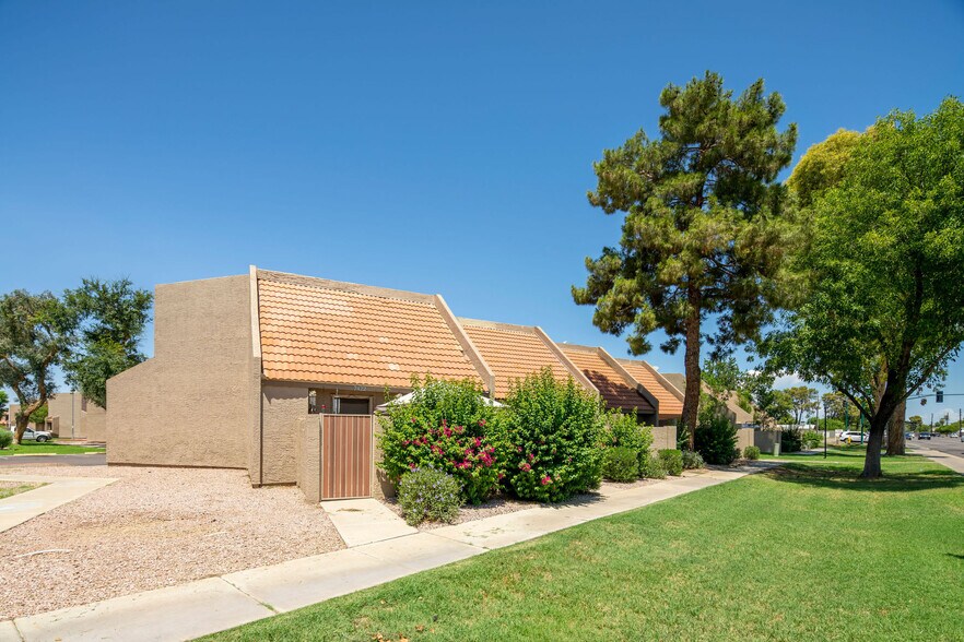 More Photos Of 7430-7448 N 43rd Dr, Glendale Apartments For Sale