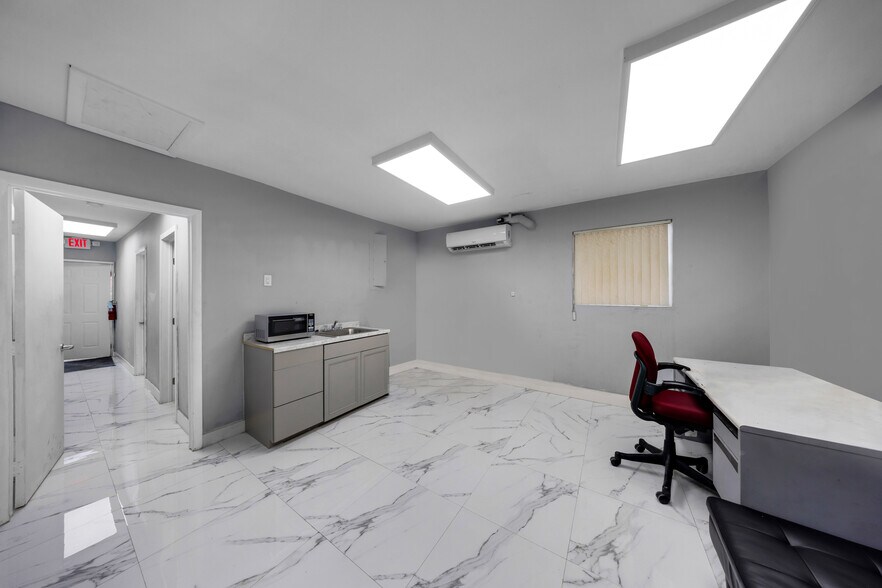 More Photos Of 2696 W 3rd Ave, Hialeah Truck Terminal For Sale