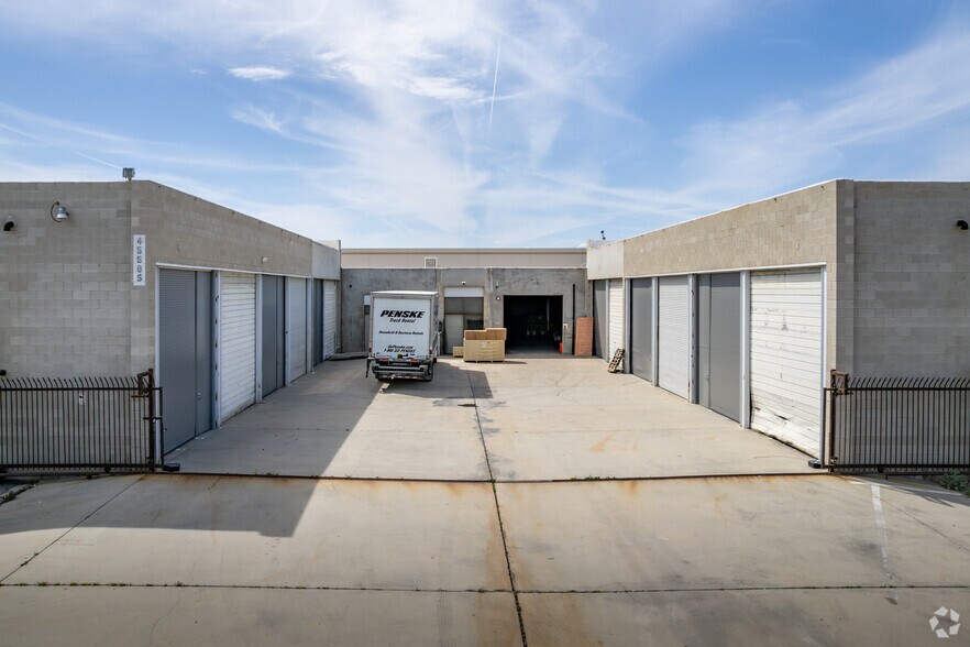 More Photos Of 45585 Commerce St, Indio Warehouse For Lease