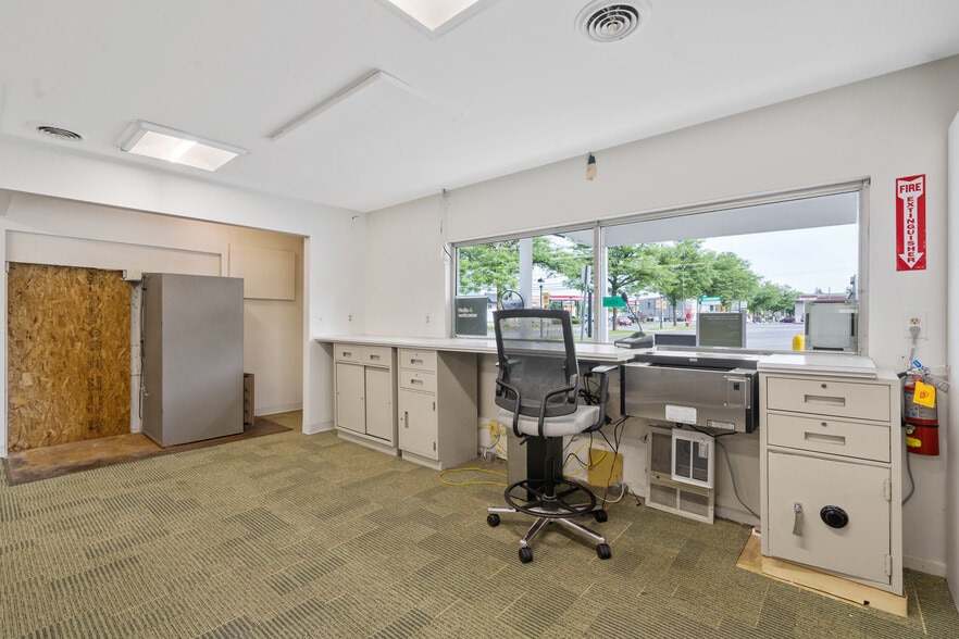 More Photos Of 7 Main St, Camden Bank For Sale