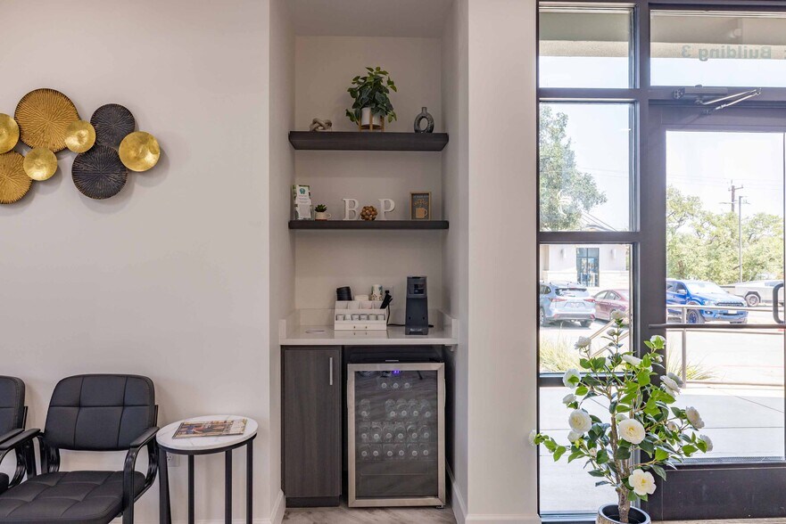 More Photos Of 27511 W IH-10, Boerne Medical For Lease
