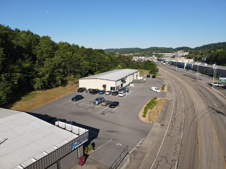 More Photos Of 3017 E Oakland Ave, Johnson City Showroom For Sale