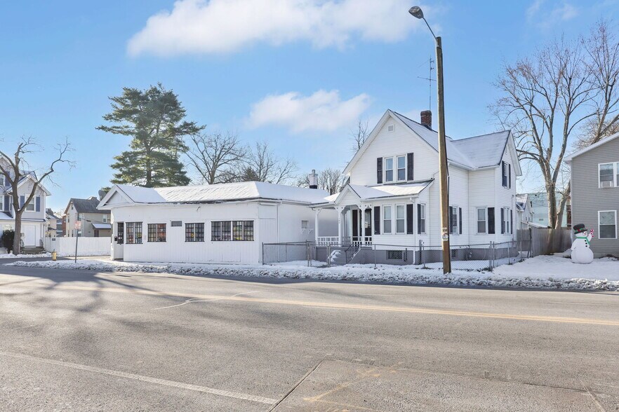 Primary Photo Of 142 Dickinson St, Springfield Flex For Sale