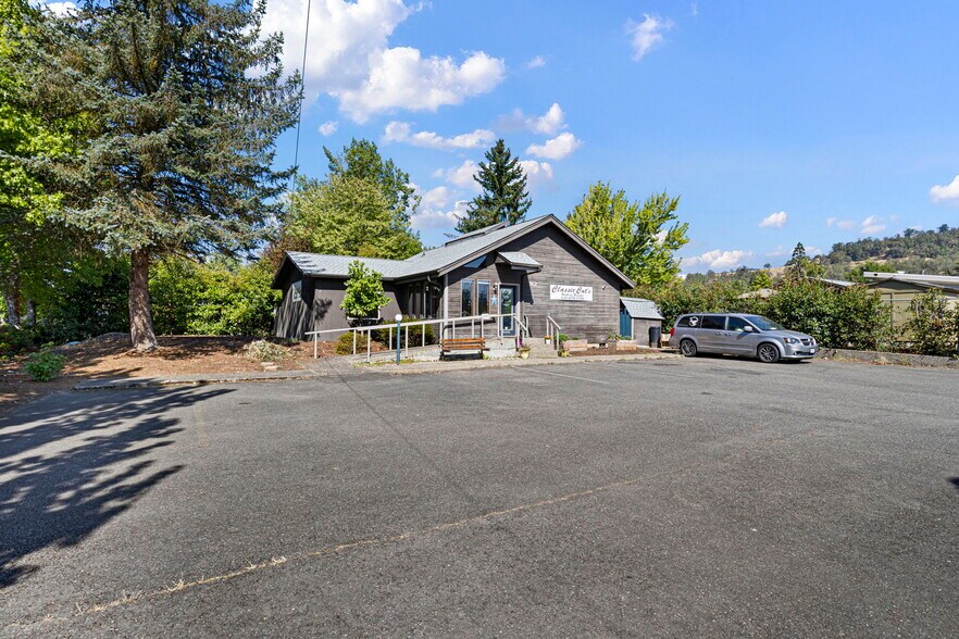 More Photos Of 92 NW Glenhart Ave, Winston Freestanding For Sale