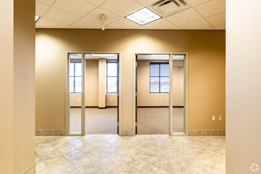 More Photos Of 831 NE Woods Chapel Rd, Lee's Summit Office For Lease