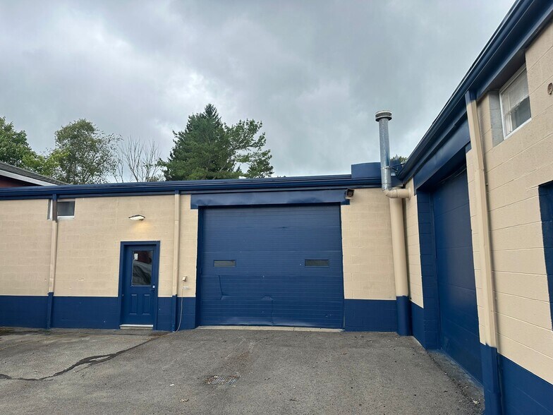 More Photos Of 200 Grand Ave, Clarion Warehouse For Lease