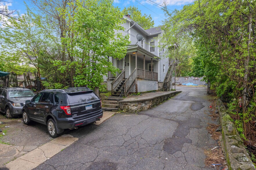 More Photos Of 46 Washington St, Waterbury Apartments For Sale