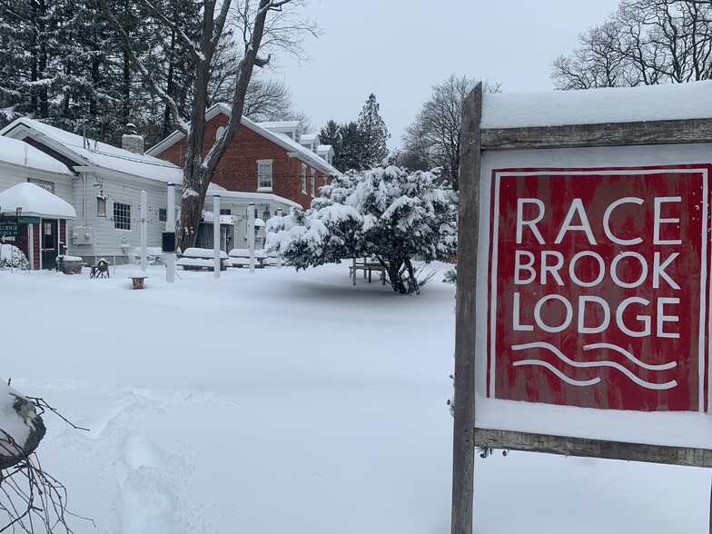 Primary Photo Of 864 S Undermountain Rd, Sheffield Hotel For Sale