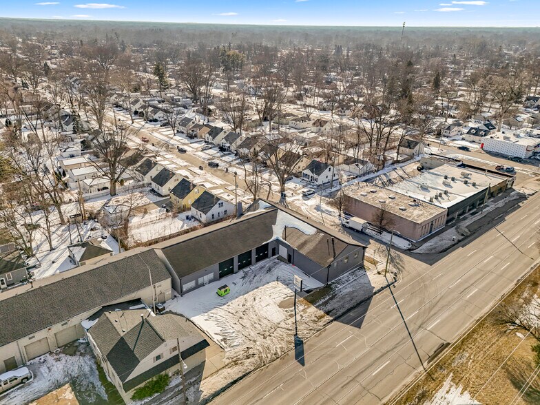 More Photos Of 26289 W Eight Mile Rd, Redford Township Manufacturing For Lease
