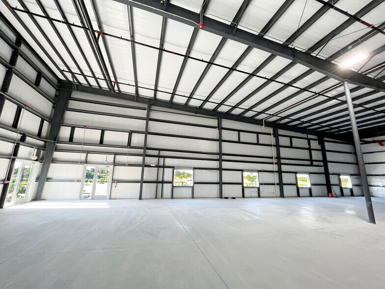 More Photos Of 28261 Woodlawn Dr, Punta Gorda Warehouse For Lease