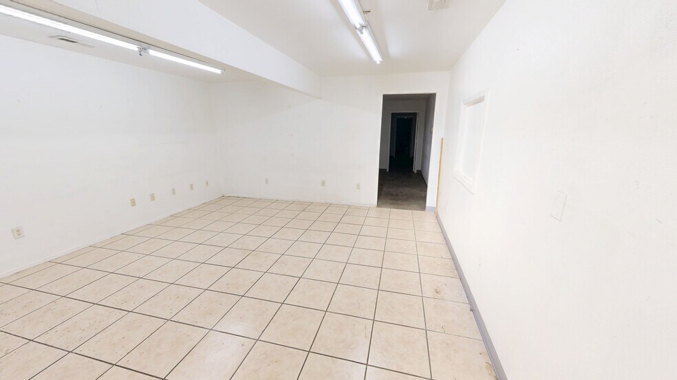 More Photos Of 114 E Monroe Ave, Lowell Warehouse For Lease