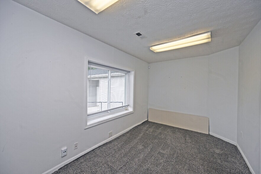 More Photos Of 9101 N Dixie Dr, Dayton Storefront Retail Office For Sale