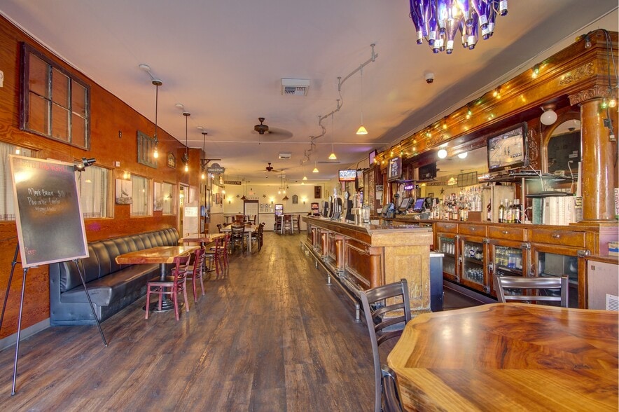 Primary Photo Of 135 N Nehalem St, Clatskanie Restaurant For Sale