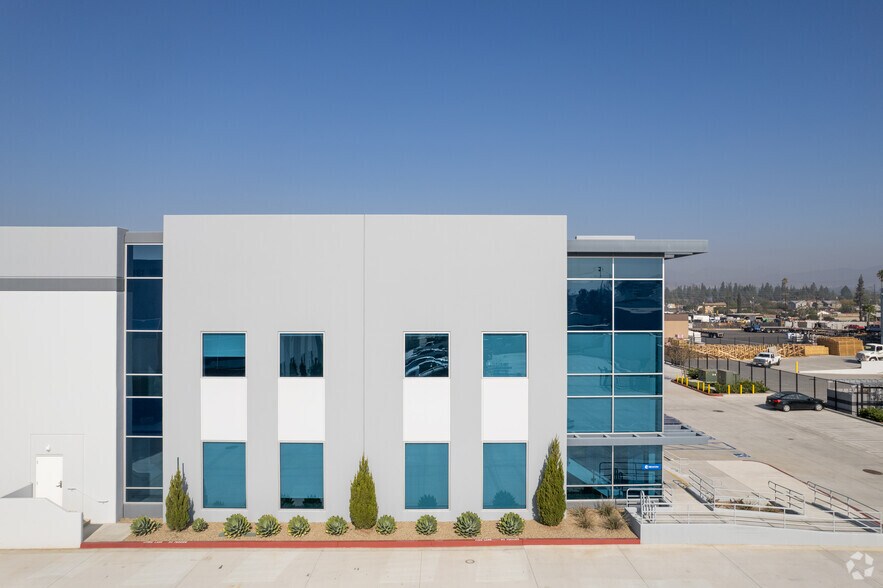 More Photos Of 711 S Van Buren St, Placentia Warehouse For Lease