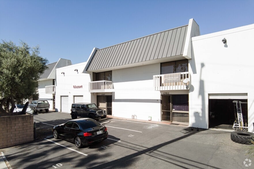 More Photos Of 5335-5355 McConnell Ave, Los Angeles Warehouse For Lease