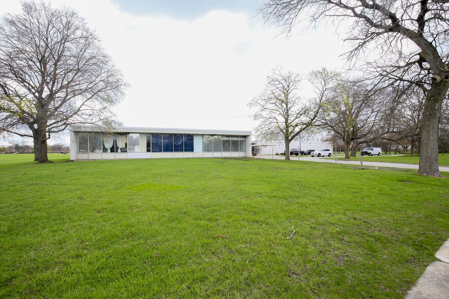 More Photos Of 646 Chicago Rd, Chicago Heights Office For Lease