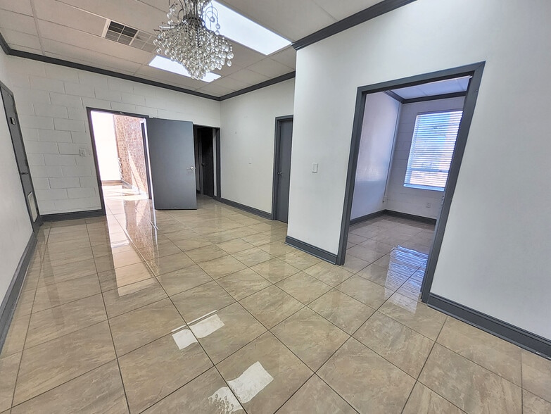 More Photos Of 2301 Devine St, Columbia General Retail For Lease