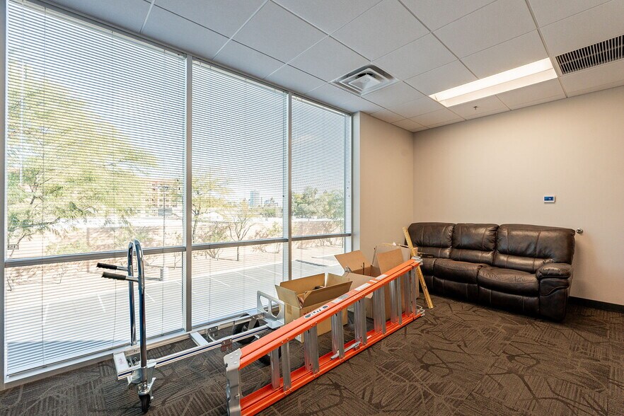 More Photos Of 1095 W Rio Salado Pky, Tempe Office For Lease