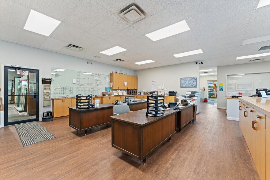More Photos Of 620 N Old Dixie Hwy, Jupiter Manufacturing For Sale