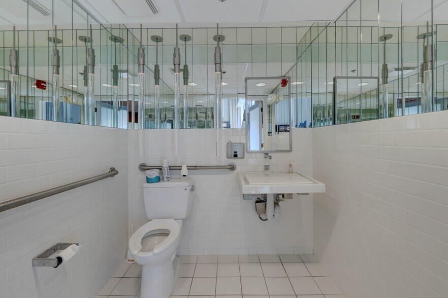 More Photos Of 2301 Wilton Dr, Wilton Manors Apartments For Sale