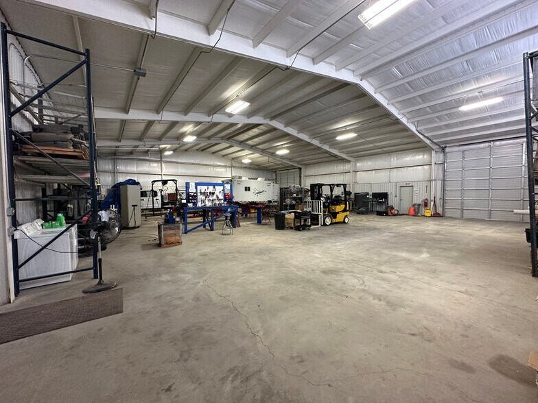 More Photos Of 4111 S County Road 1297, Odessa Warehouse For Lease