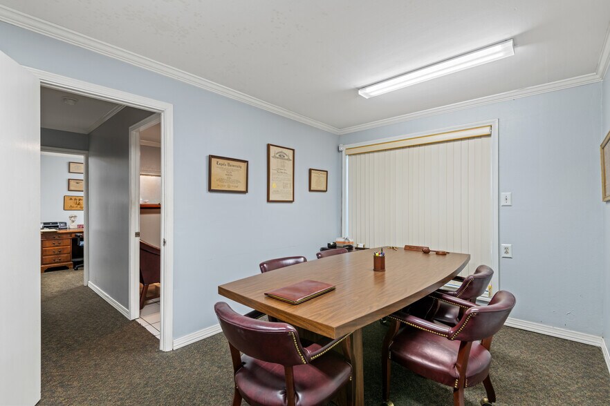 More Photos Of 405 N Causeway Blvd, Metairie Freestanding For Sale