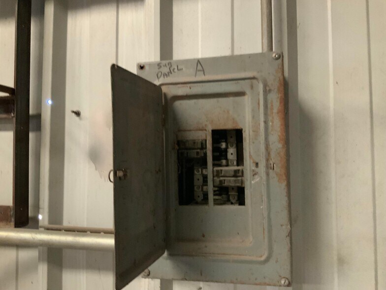 More Photos Of 504 N 2nd St, Carrizo Springs Warehouse For Sale