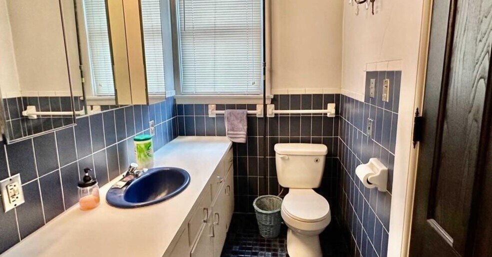 More Photos Of 40 E Genesee St, Auburn Storefront Retail Residential For Lease